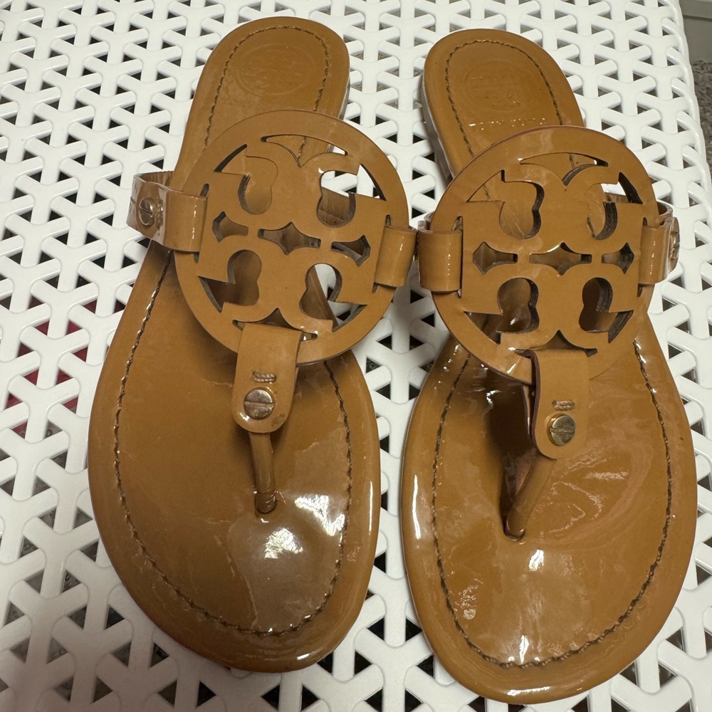 Tory Burch Patent Leather Miller Sandals in Tan, size 6